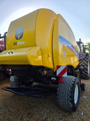Presse à balles rondes New Holland PRESSE RB 180 SUPERFEED