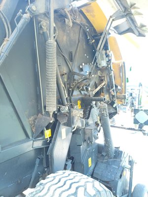 Presse à balles rondes New Holland Roll-Belt 180