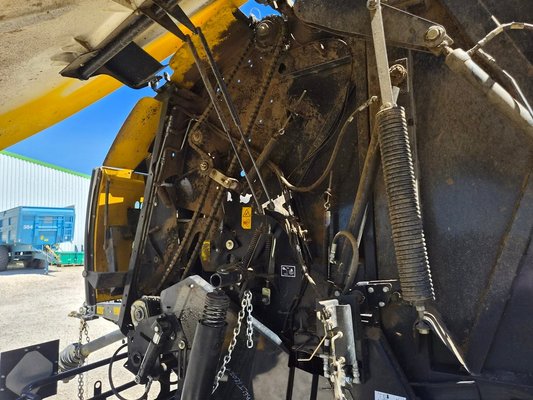 Presse à balles rondes New Holland Roll-Belt 180 SUPERFEED