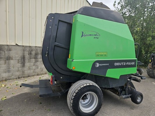 Presse à balles rondes Deutz-Fahr 590