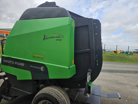 Presse à balles rondes Deutz-Fahr 590
