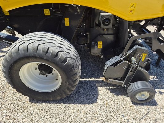 Presse à balles rondes New Holland Roll-Belt 180 SUPERFEED