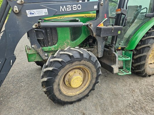 Tracteur agricole John Deere 5620