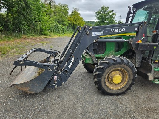 Tracteur agricole John Deere 5620