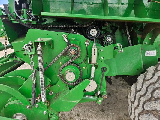 Presse à balles rondes John Deere V461M 