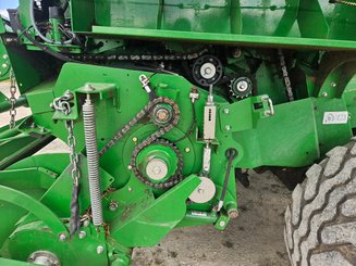 Presse à balles rondes John Deere V461M  - 8