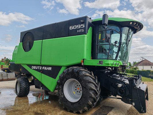 Moissonneuse batteuse Deutz-Fahr 6095 HTS
