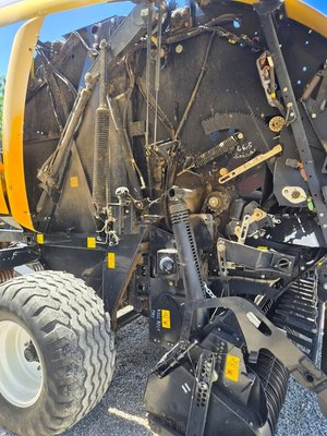 Presse à balles rondes New Holland Roll-Belt 180 SUPERFEED