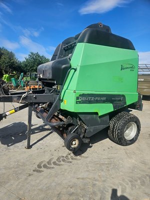 Presse à balles rondes Deutz-Fahr Varimaster 590 FF