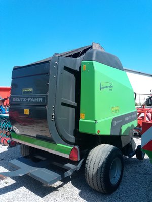 Presse à balles rondes Deutz-Fahr Varimaster 590 FF
