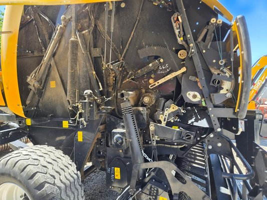Presse à balles rondes New Holland Roll-Belt 180 SUPERFEED