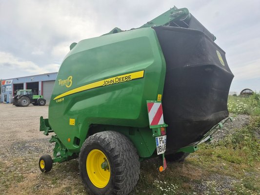 Presse à balles rondes John Deere V461R
