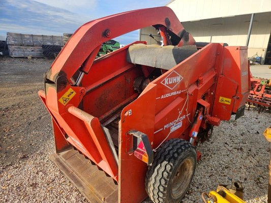Pailleuse Kuhn Minotor 3060