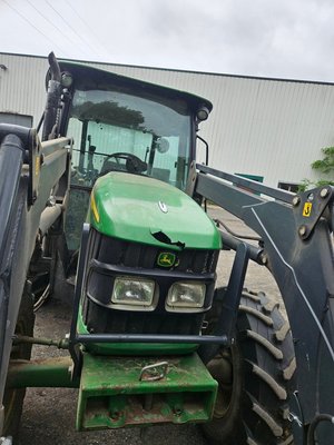 Tracteur agricole John Deere 5620