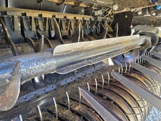 Presse à balles rondes New Holland Roll-Belt 180 SUPERFEED