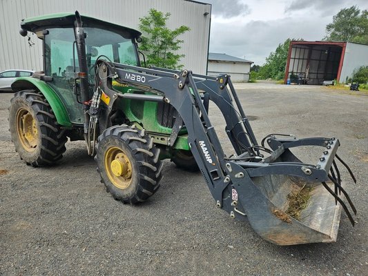 Tracteur agricole John Deere 5620