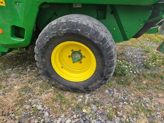 Presse à balles rondes John Deere V461R