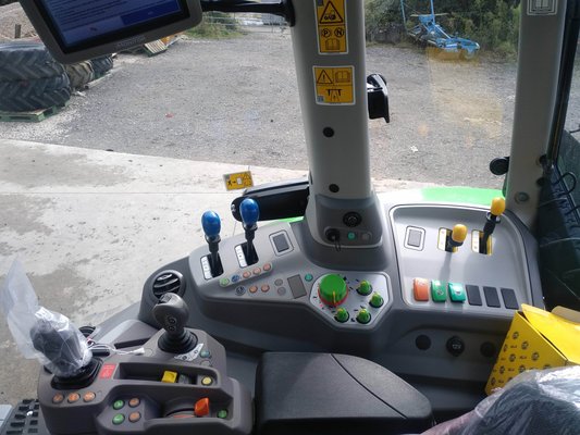 Tracteur agricole Deutz-Fahr 6150.4 RVSHIFT