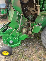 Presse à balles rondes John Deere V461R - 7
