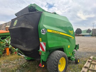 Presse à balles rondes John Deere V461R - 4