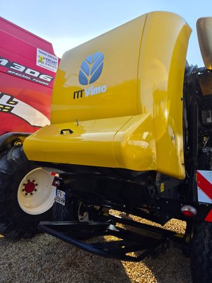 Presse à balles rondes New Holland PRESSE RB 180 SUPERFEED