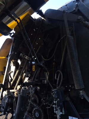 Presse à balles rondes New Holland PRESSE RB 180 SUPERFEED
