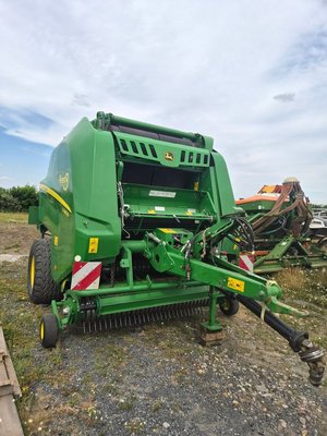 Presse à balles rondes John Deere V461R