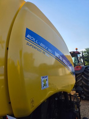 Presse à balles rondes New Holland PRESSE RB 180 SUPERFEED