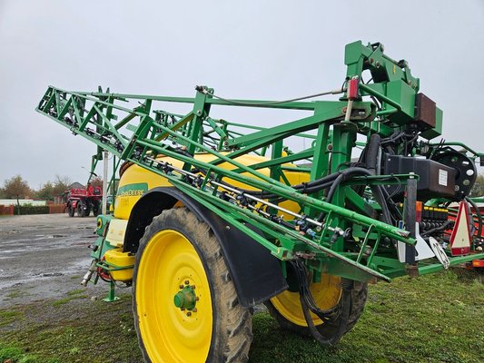 Pulvérisateur traîné John Deere 732 i