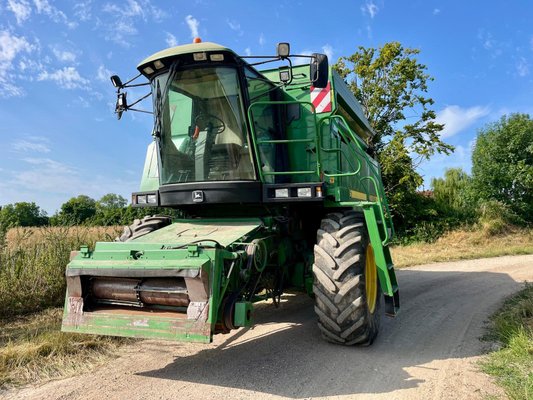 Moissonneuse batteuse John Deere 2256