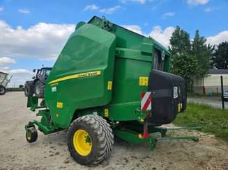 Presse à balles rondes John Deere V461M  - 2