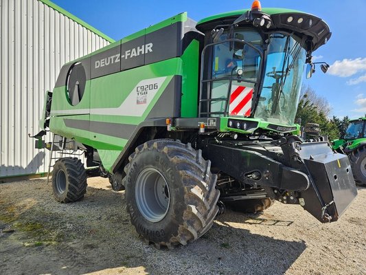 Moissonneuse batteuse Deutz-Fahr 9206 TSB