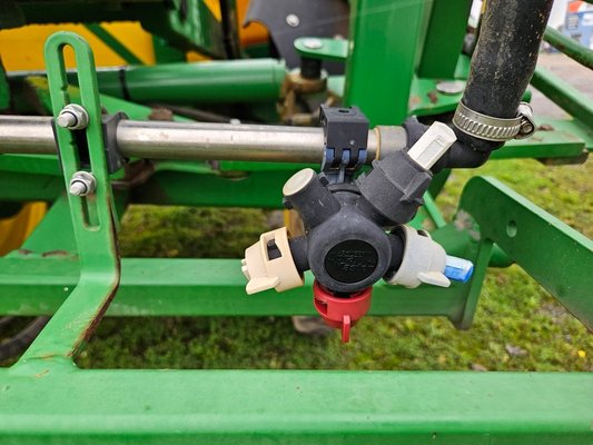 Pulvérisateur traîné John Deere 732 i