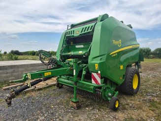 Presse à balles rondes John Deere V461R - 1