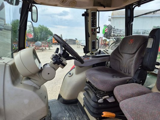 Tracteur agricole Massey Ferguson MF 7620