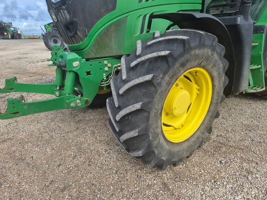 Tracteur agricole John Deere 6140 R