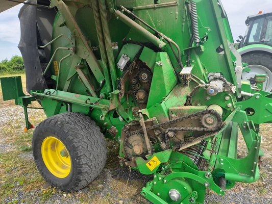 Presse à balles rondes John Deere V461R
