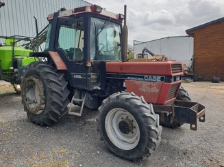 Tracteur agricole Case IH 845 Xl - 1