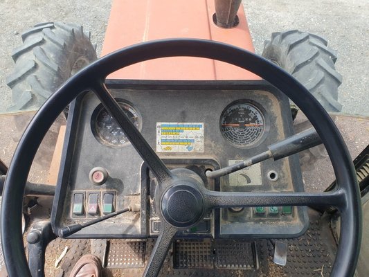 Tracteur agricole Case IH 845 Xl