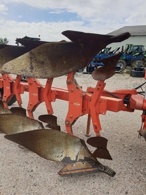 Charrue Kuhn Vari master 121